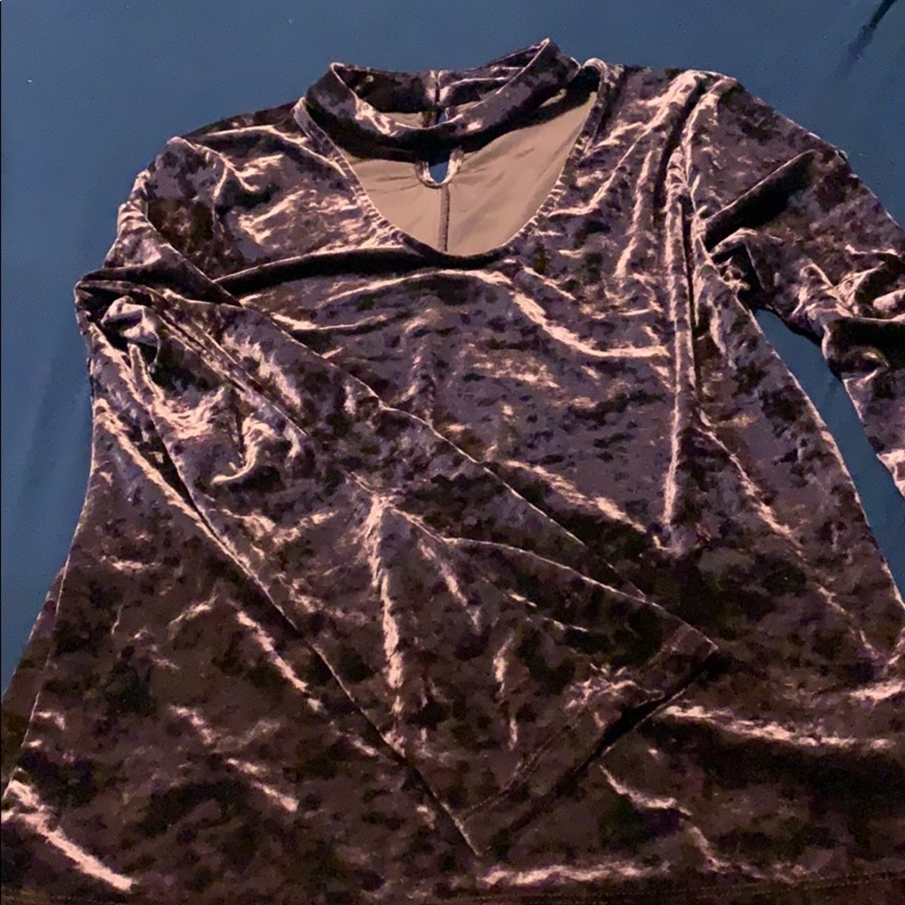 Super pretty purple velvet long sleeve top!